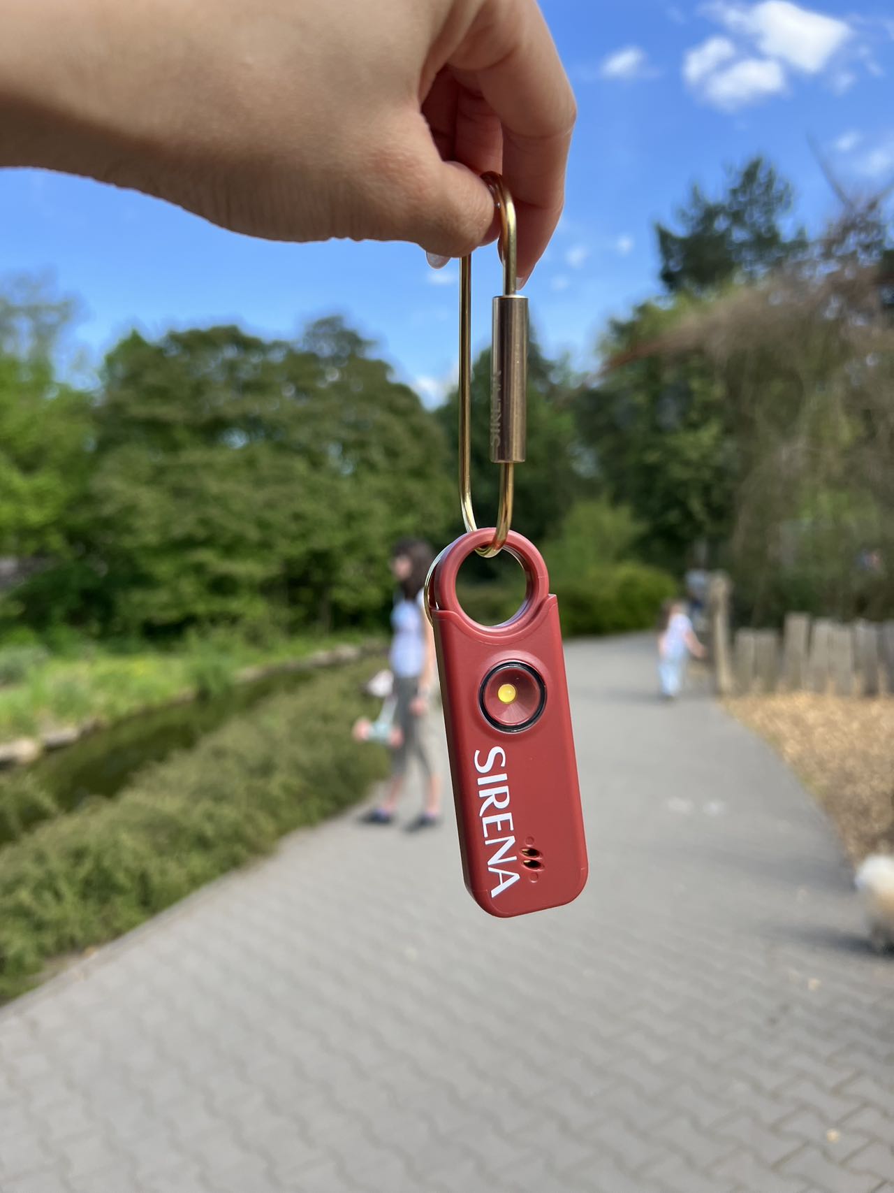 Wine Red s mosaznou klíčenkou