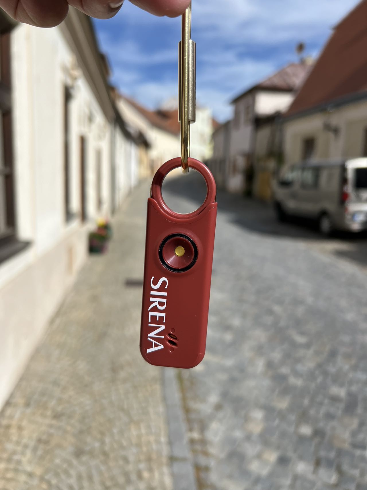 Wine Red s mosaznou klíčenkou